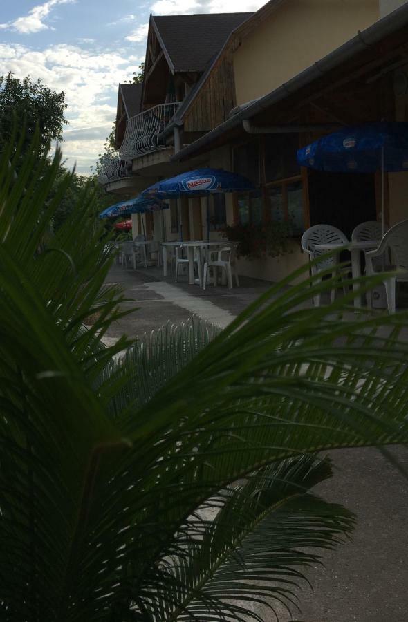 Fasor Vendeghaz Hotel Balatonszárszó Buitenkant foto