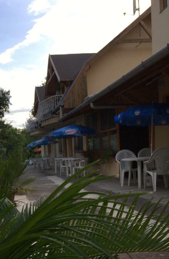 Fasor Vendeghaz Hotel Balatonszárszó Buitenkant foto